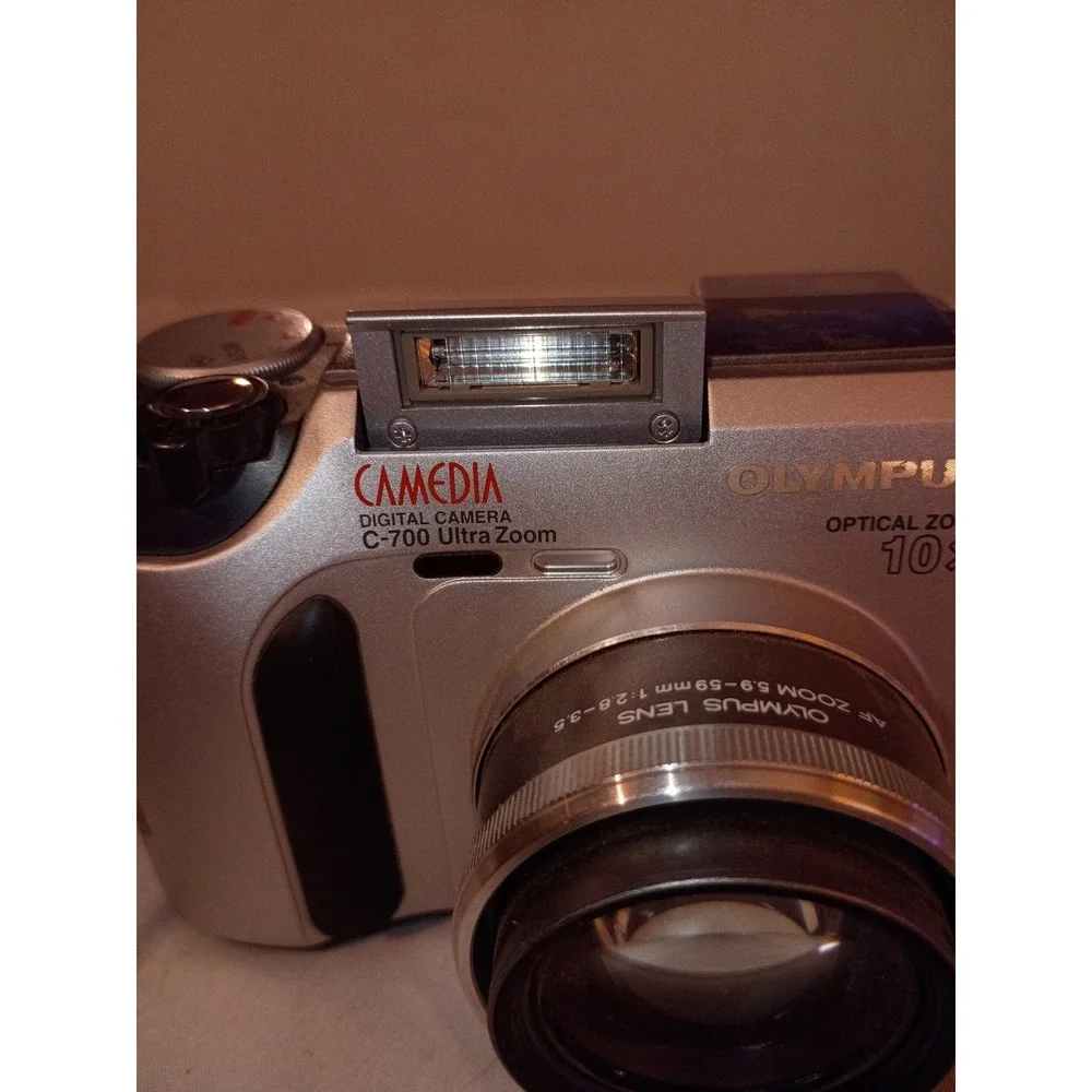 Olympus Camedia C-700 Ultra Zoom Digital Camera Silver 10x Optical Zoom Vintage